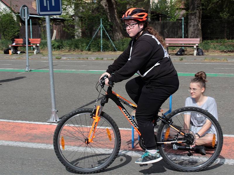 Z okresního kola Dopravní soutěže mladých cyklistů v Benešově.