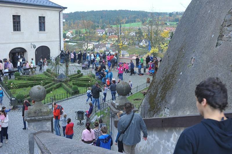 Hrad Český Šternberk ovládla historická atmosféra.