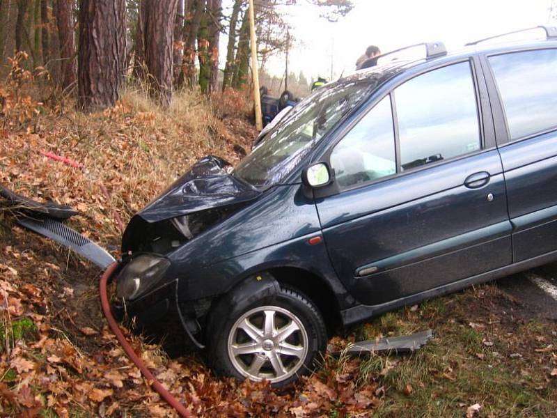 Kolize se stala ve 13.30 v zatáčkách. Provoz byl možný jedním jízdním pruhem