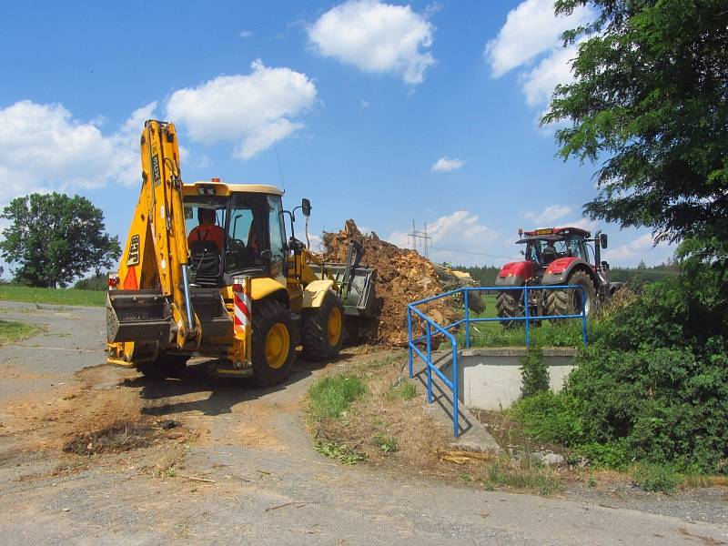 Následky bouřky, která Borovnici zasáhla v pondělí 1. července 2019.