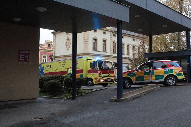 Hromadný transport pacientů s covidem-19 z Benešova do pražského Motola se uskutečnil ve čtvrtek 12. listopadu 2020.