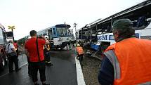 Ke srážce vlaku s autobusem došlo u Struhařova na Benešovsku v neděli 14. června.