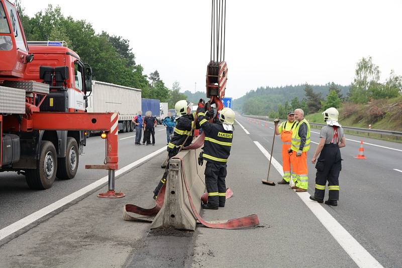 Tragická nehoda ochromila provoz na brněnské dálnici u Hrusic