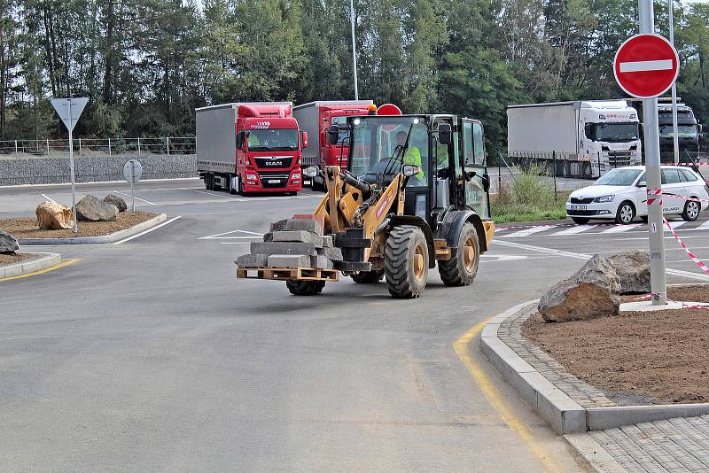 Zmodernizovaná dálniční odpočívka Střechov před dokončením.