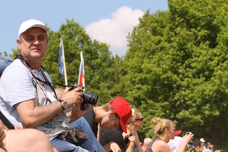 Vojenské technické muzeum se opět po roce velkolepě otevřelo veřejnosti. Dvacátou druhou sezonu zahájil průlet letounů i ukázka bitvy u Zborova.