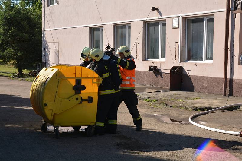 Hasiči včasným zásahem zabránili výbuchu svářecí soupravy