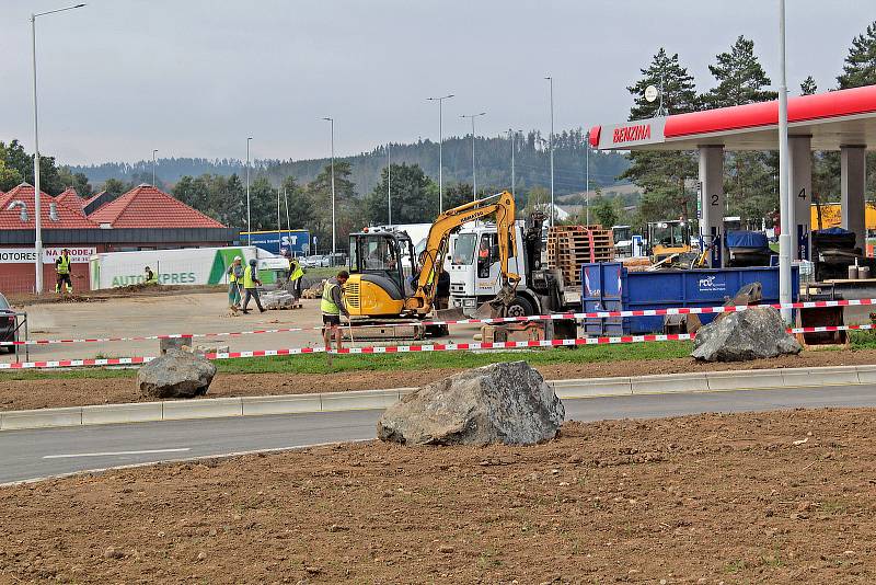 Zmodernizovaná dálniční odpočívka Střechov před dokončením.