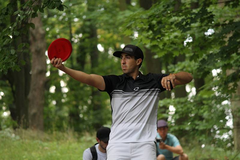 Mezinárodní turnaj v discgolfu probíhá v těchto dnech na Konopišti.