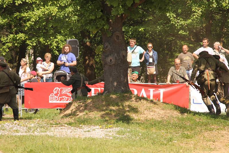 Vojenské technické muzeum se opět po roce velkolepě otevřelo veřejnosti. Dvacátou druhou sezonu zahájil průlet letounů i ukázka bitvy u Zborova.