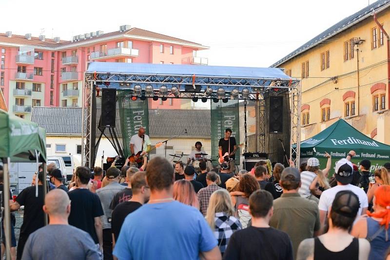 Ve dvoře benešovského pivovaru se v sobotu 4.  července konal open air festival Punkrock for Ferdinand.