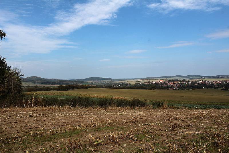 Hned vedle CHKO Blaníku by měly stát obří větrníky. Z místa je krásný výhled do širokého okolí.