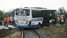 Ke srážce vlaku s autobusem došlo u Struhařova na Benešovsku v neděli 14. června.