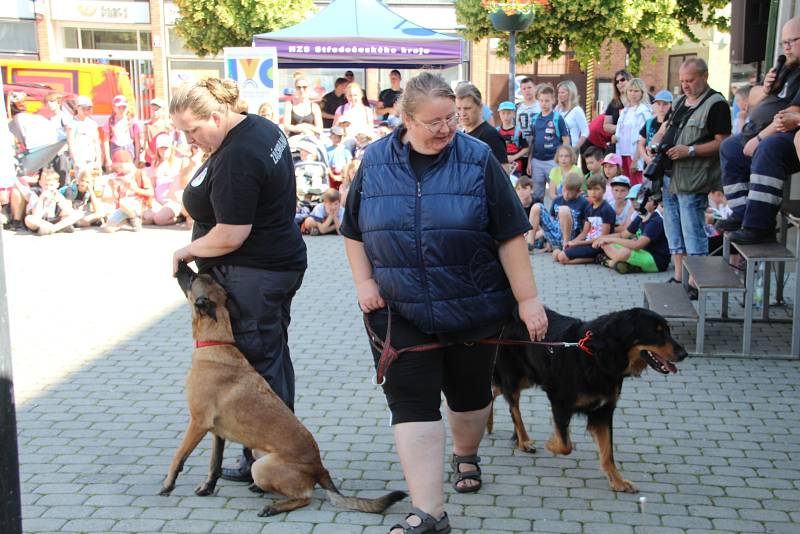 Den záchranářů na Masarykově náměstí v Říčanech.