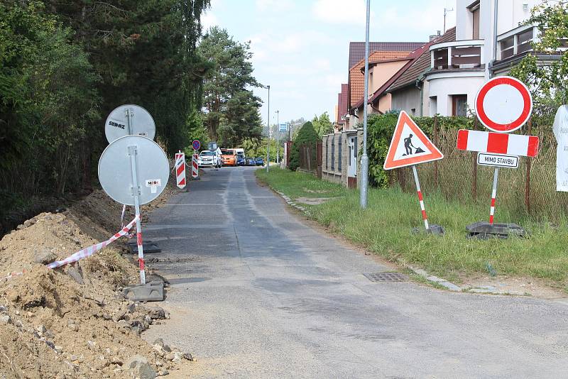 Práce v Sadové a Příčné ulici v Týnci nad Sázavou.