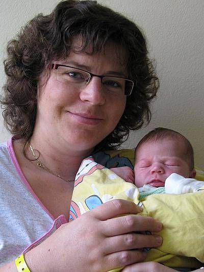 Slavnostním dnem pro manžele Marii a Miroslava Matouškovi je 3. červenec. V 11.15 se jim narodila prvorozená dcera Eliška. Při příchodu na tento svět vážila  3,28 kilogramu a měřila 48 centimetrů. Doma bude ve Vlašimi.