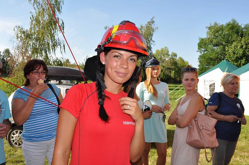 Hasičky Markéta Járková a Martina Papíková v Polsku reprezentovaly Benešovsko při soutěži o titul evropské Miss.