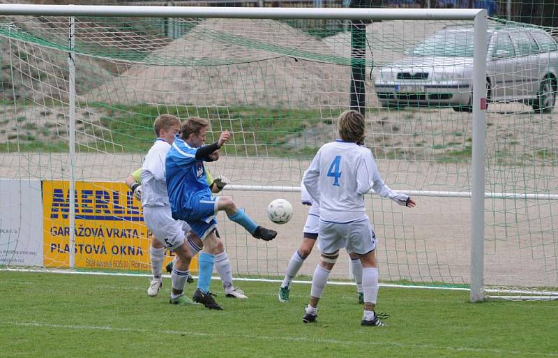 Fotbalový zápas divizních mladších dorostenců Rokycany - Benešov 1:2.  