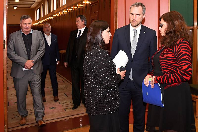 Z debaty radních Středočeského kraje a hlavního města Prahy v pondělí 9. září 2019.