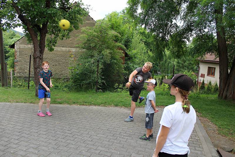 Z pobytového tábora DDM Benešov v Turistické základně Jablonná nad Vltavou.