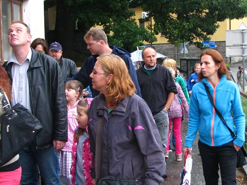 Ve Vrchotových Janovicích zahajovala škola 1. září v sokolovně.