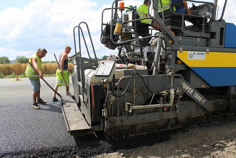 Rekonstrukce silnice E55 u Benešova, pátek 1. července 2016. 