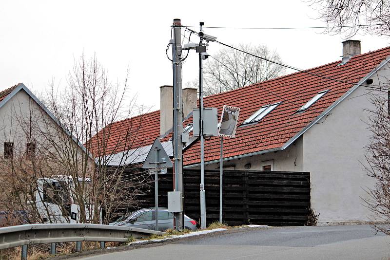 Radar na měření rychlosti v Dojetřicích, místní části města Sázavy.