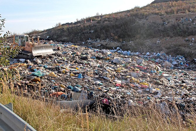 Místa pro skládkování valem ubývá.