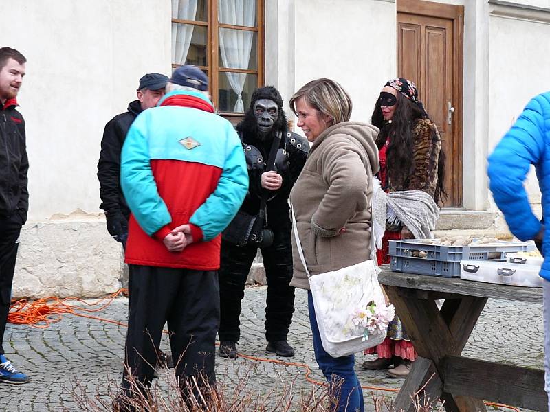 Masopust zahájili také v Pyšelích, a to tradičním průvodem masek.