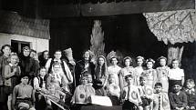 V souboru neprofesionálních divadelníků se v Chlístově v roce 1952 přidaly také děti.
