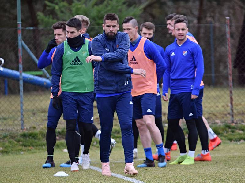 V Úročnici na Benešovsku se FC Baník Ostrava připravoval na zápas proti pražské Slavii. V hledišti se na hvězdy jako Baroš, Fillo, Laštůvka či Stronati přišlo podívat spousta diváků.