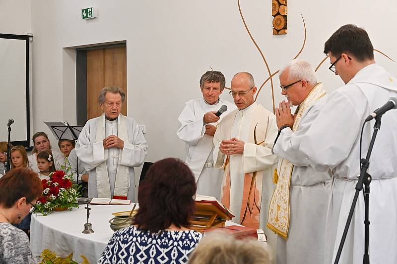 Ze slavnostního požehnání Komunitního centra Zahrada ve Vlašimi.