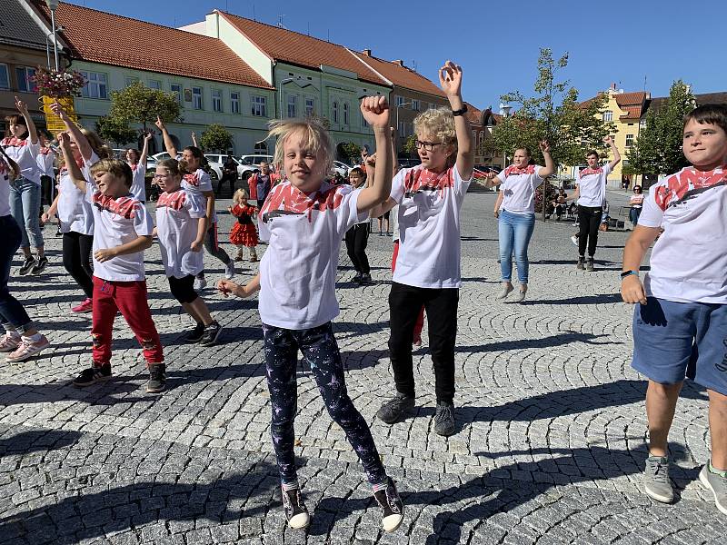 Tancující sušenky uspořádaly taneční odpoledne pro veřejnost.