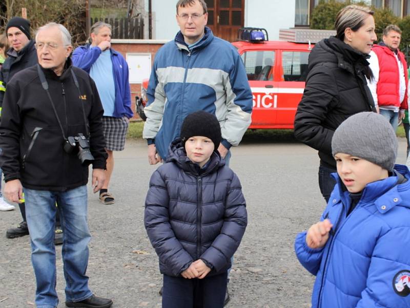 Znovuotevírání mostu mezi Čtyřkoly a Lštěním.