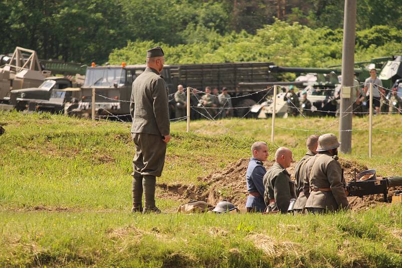 Vojenské technické muzeum se opět po roce velkolepě otevřelo veřejnosti. Dvacátou druhou sezonu zahájil průlet letounů i ukázka bitvy u Zborova.