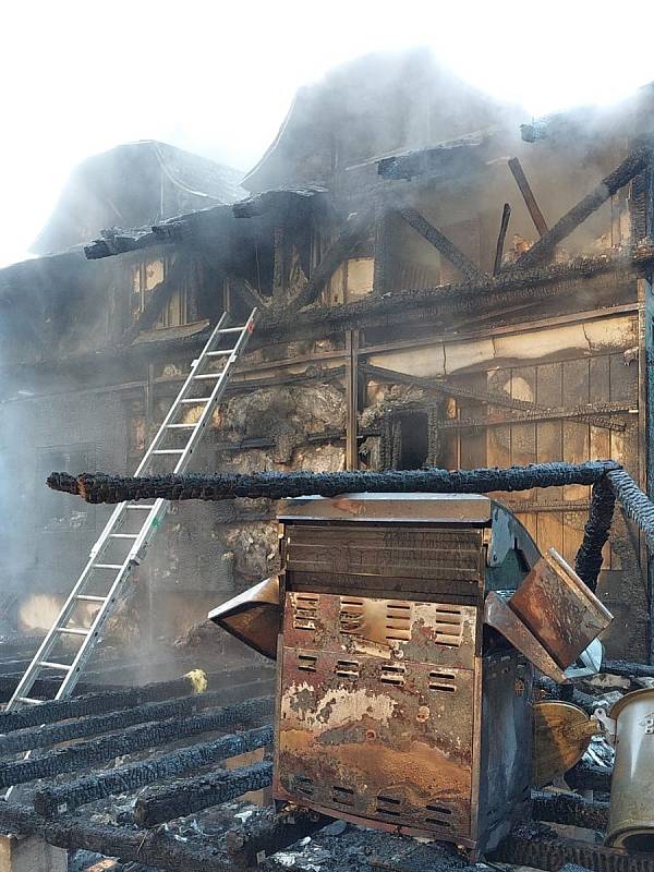 Požár chaty v Městečku u Chotýšan.