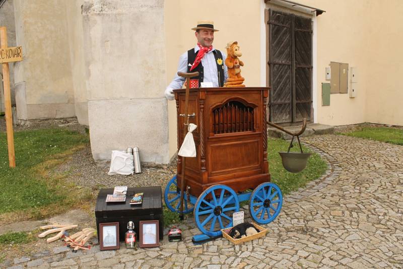 Ševcovský staročeský jarmark nabídl návštěvníkům zábavu, hry, muziku i různorodou nabídku stánkařů a řemeslníků.