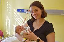 Tobiáš Horák se Marii a Jakubovi narodil v benešovské nemocnici 27. září 2022 6.10 hodin, vážil 4430 gramů. Doma v Ostředku na něj čekala sestřička Sofie (1).