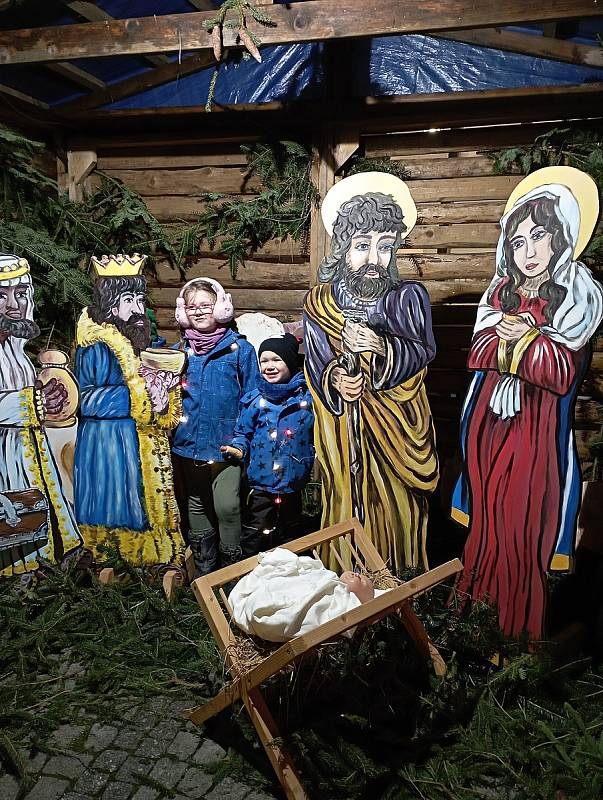 Zahájení adventu ve Voticích a rozsvícení vánočního stromku.