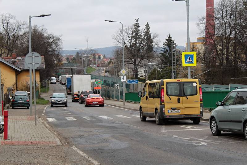 Zvýšená intenzita dopravy v ulicích Benešova kvůli uzavřené silnici I/3.