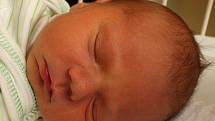 Malý Ondřej se narodil 13. dubna v 6.54. Na svět přišel s váhou 3,48 kilogramu a mírou 48 centimetrů. Z prvorozeného syna se radují rodiče Michala Dolenská a Aleš Krejčí z Bystřice.