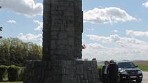 Vzpomínková akce u pomníku setkání dvou částí Rudé armády.