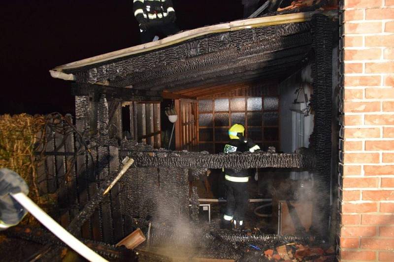 Požár řadového rodinného domu v Osnici.