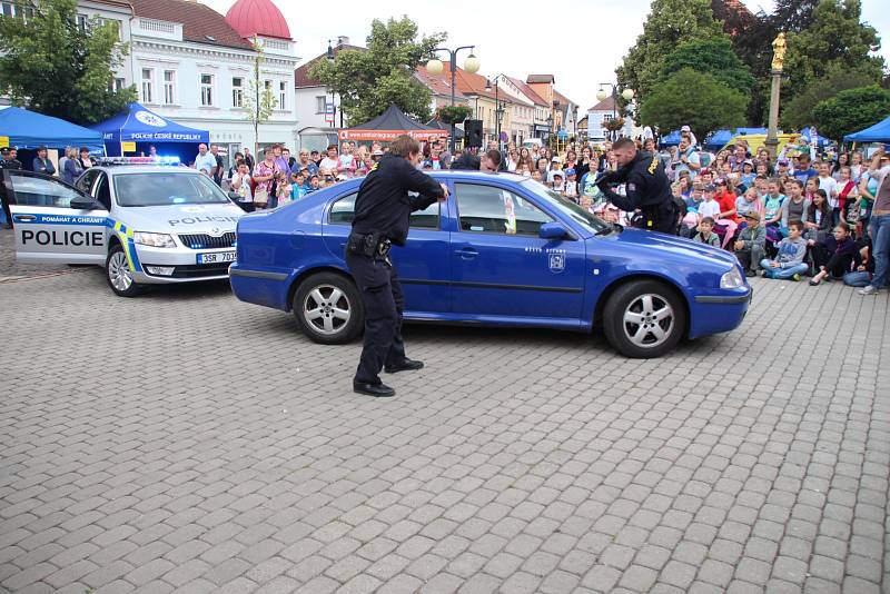 V Říčanech měl premiéru Den záchranářů.