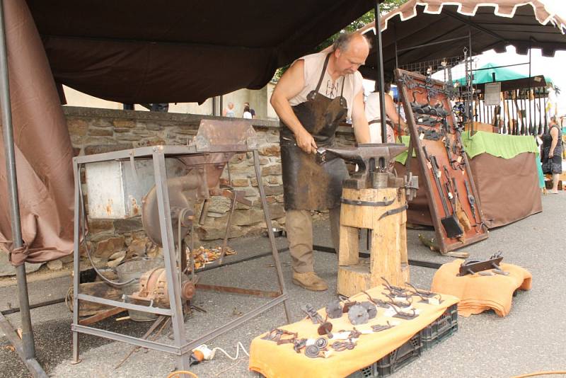 Ševcovský staročeský jarmark nabídl návštěvníkům zábavu, hry, muziku i různorodou nabídku stánkařů a řemeslníků.