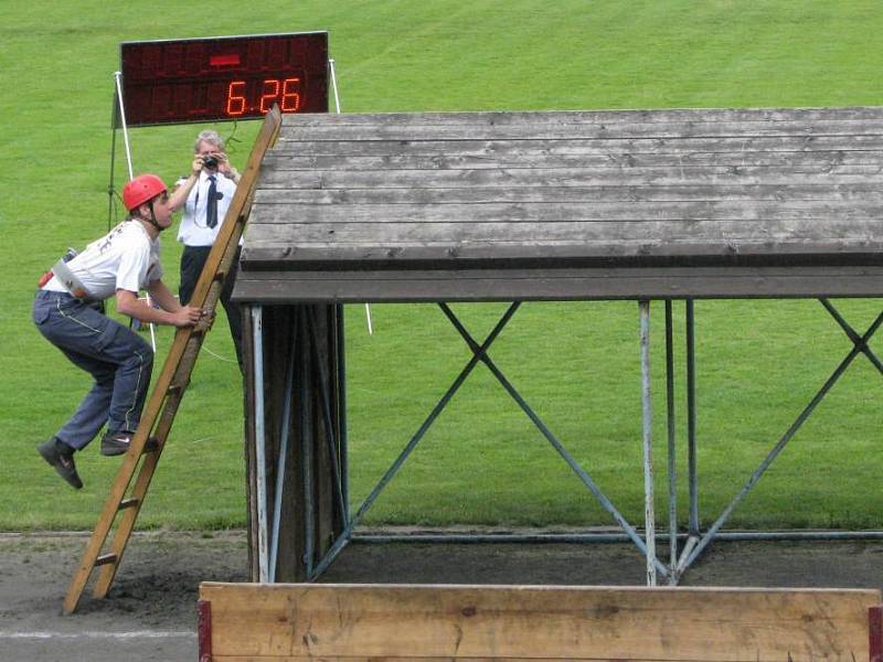 V sobotu 7. června se na stadionu V Lukách vystřídala při soutěžích v požárním sportu hasičská elita z celého Benešovska