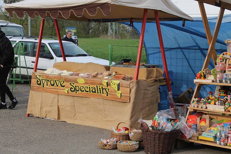 Prodejní výstava rostlin a drobného zvířectva ve Voticích.