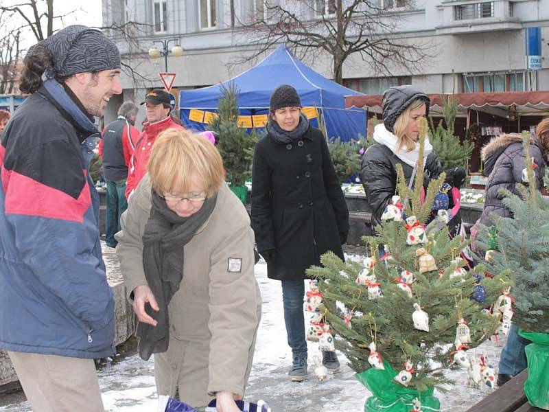 Křest publikace se odehrával v radničním sklípku, hromadné zdobení vánočních stromků a perníčků na Masarykově náměstí. 