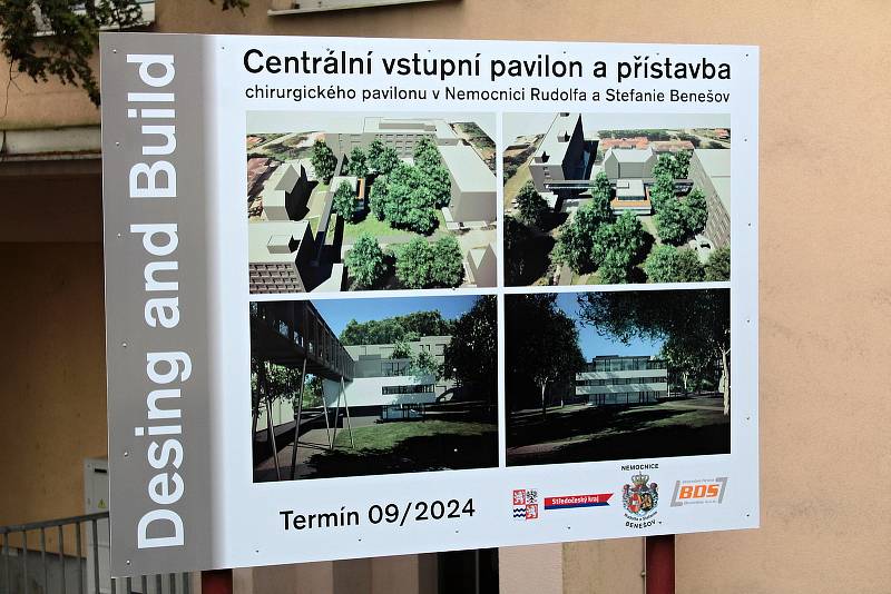 Přístavba chirurgického pavilonu v areálu Nemocnice Rudolfa a Stefanie v Benešově na začátku prosince roku 2022.