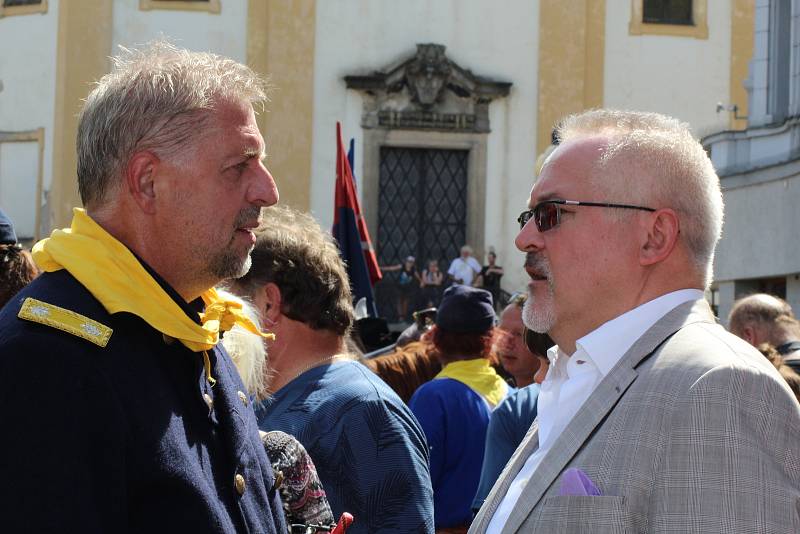 Herec Václav Vydra se v Benešově předvedl jako generál Custer.