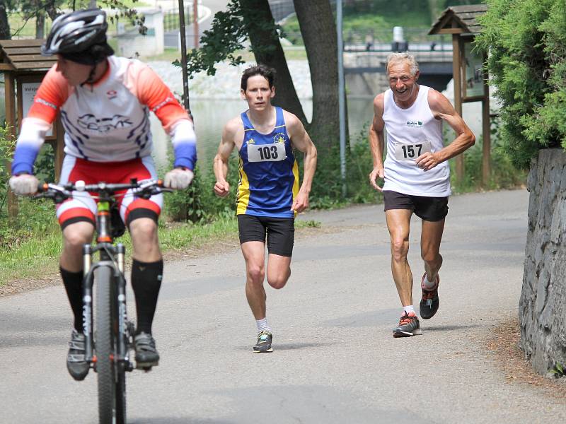 Dvacátá Konopišťská desítka měla staronového vítěze, benešovského atleta Matyáše Pokorného (číslo 103).